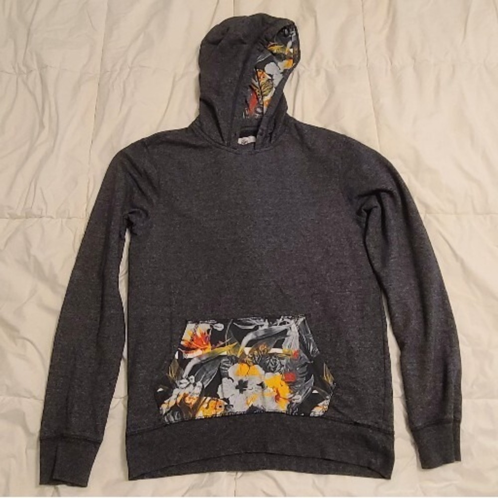On the Byas Charcoal Gray Hawaiian Theme Pullover Men's Hoodie Sweatshirt Medium